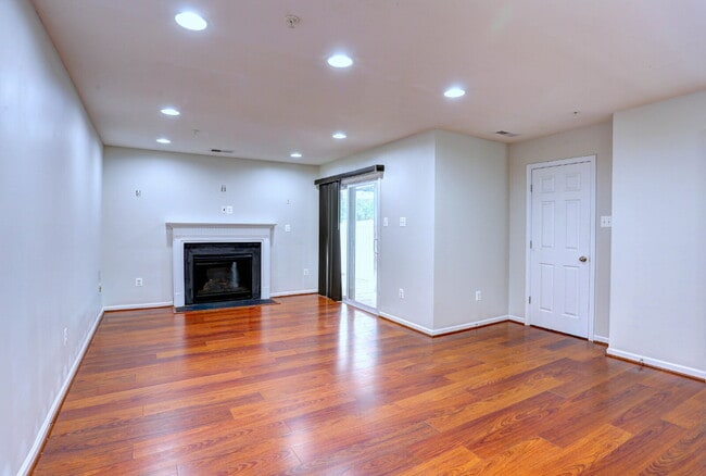 Building Photo - 3BD/2.2BA:  Fabulous Baltimore Townhome
