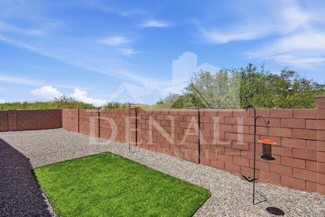 Building Photo - 4220 S Macy Cir