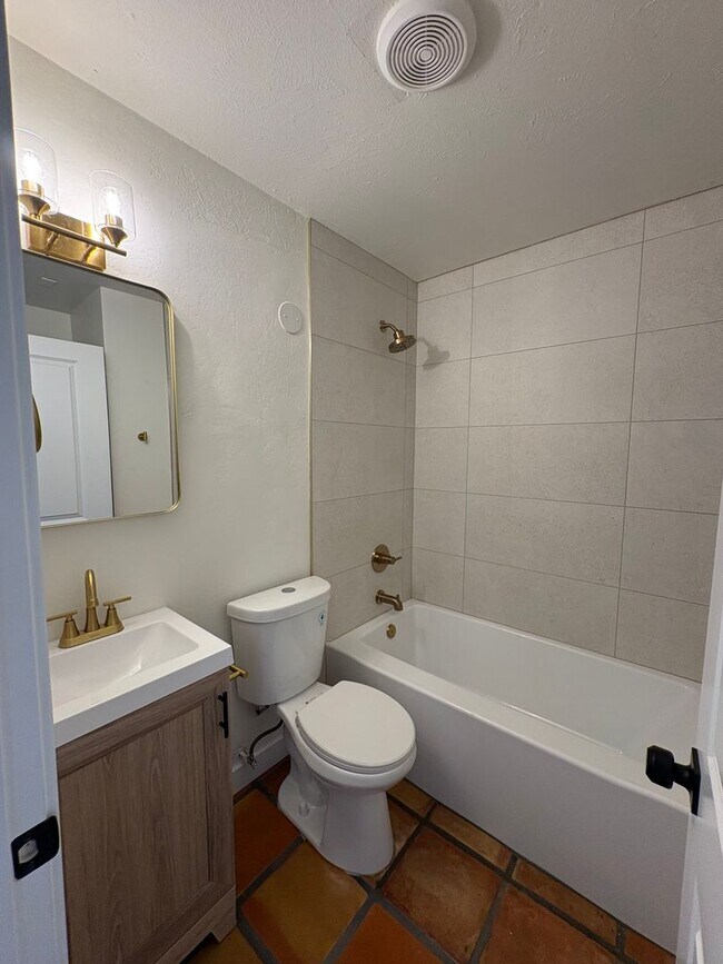 Building Photo - 817 S Melody Ln