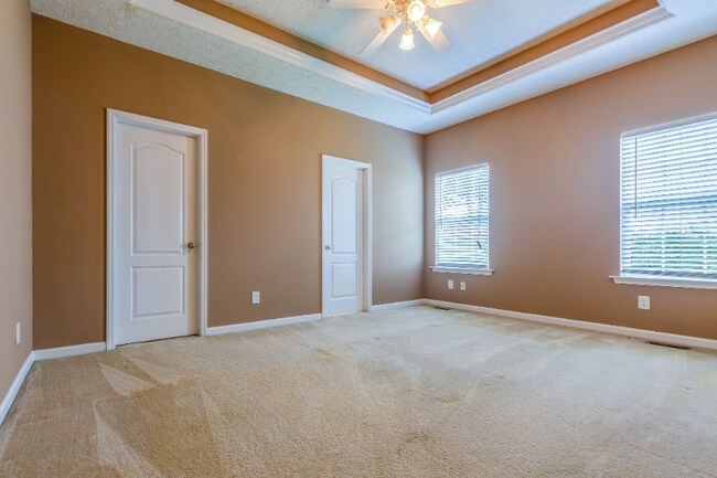 Building Photo - 1800 Woodland Pointe Dr