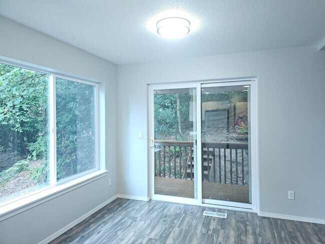 Building Photo - 13200 SW Hidden Creek Pl