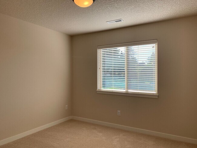 Building Photo - 4223 NE Tacoma Ct