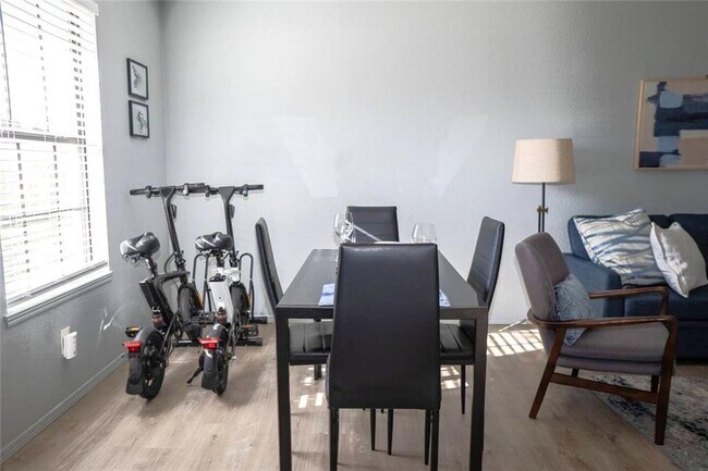 Building Photo - 502 SE B St