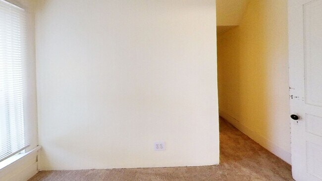 Building Photo - Single Family home located in the York Neighborhood