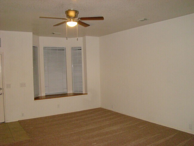Building Photo - 23855 Pebworth Pl