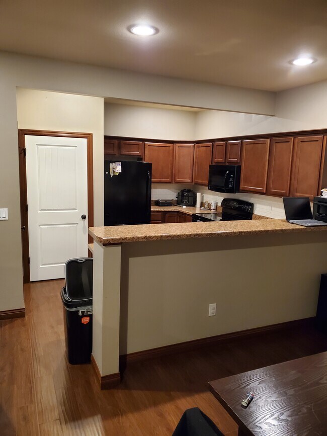 Building Photo - 1423 Marilyn Dr