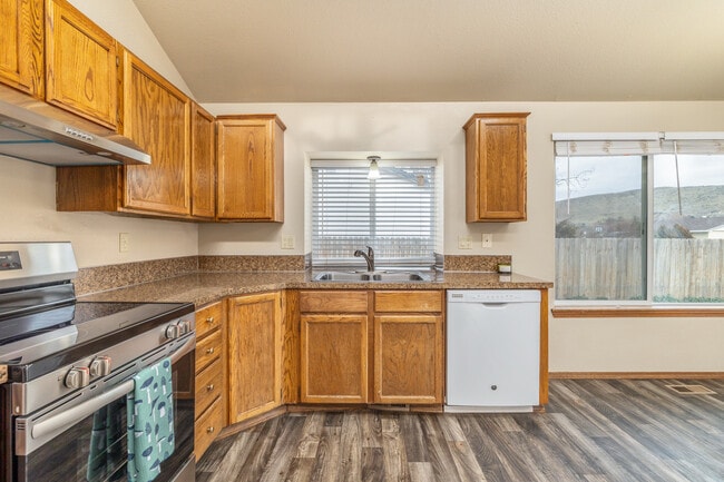 Building Photo - 5828 W Filly St