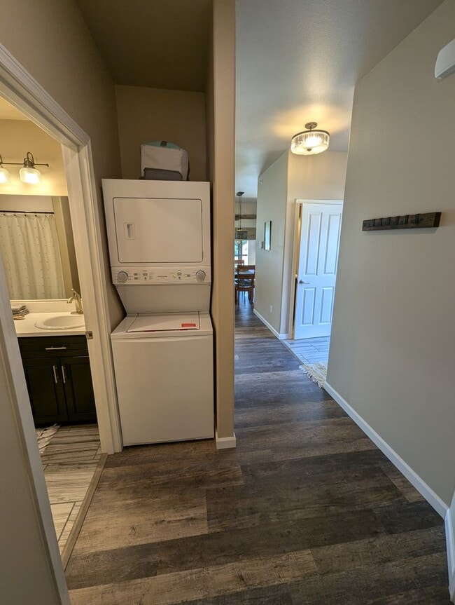 Building Photo - 2BD/1.5BA, Valley Condo, Utilities Include...