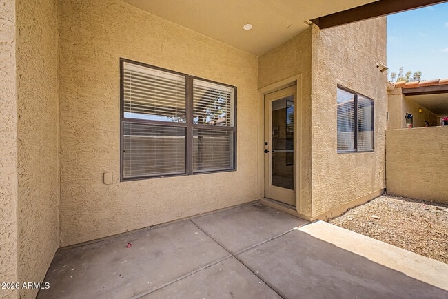 Building Photo - 2084 N Sunset Dr