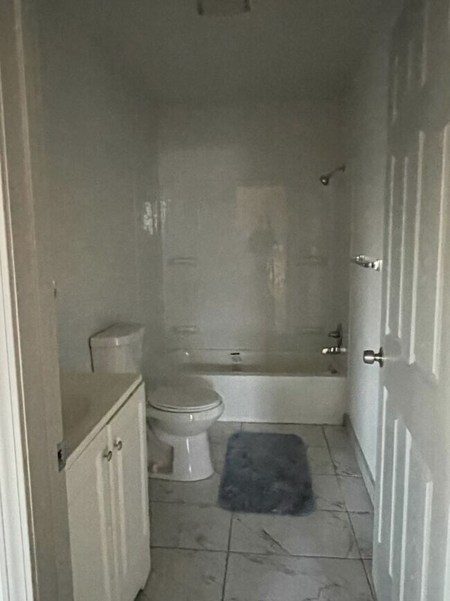 Building Photo - Knoxville 37919 - 3 bedroom, 2 bath home -...