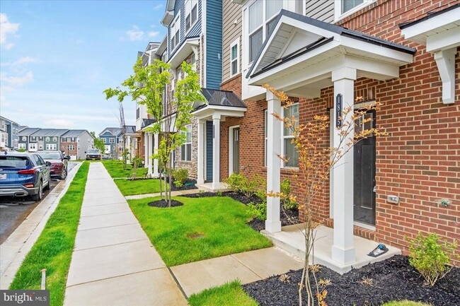 Building Photo - 1815 Iris Ln