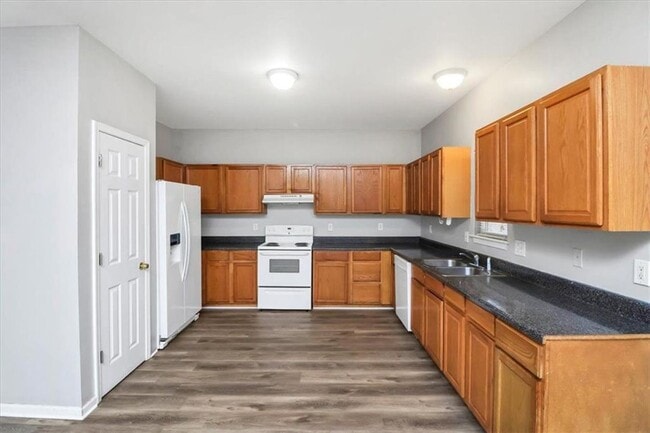 Building Photo - Spacious 5BR / 3BA Single-Family Home with Convenient City Access