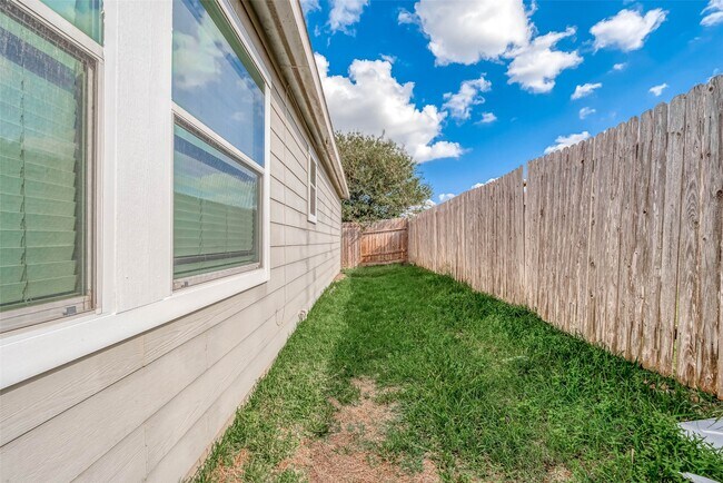 Building Photo - 3979 Mossy Spring Ln