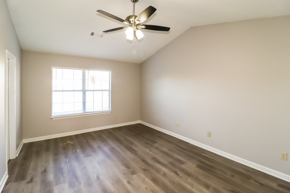 Building Photo - 180 Pine Ridge Ln