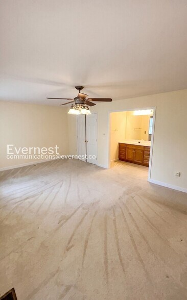 Building Photo - 12135 Salemtown Dr