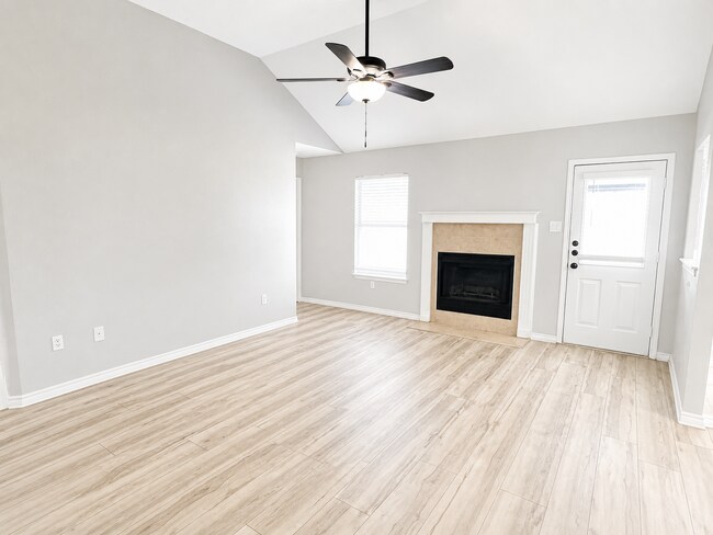 Building Photo - AVAILABLE MAY 18; APPLY ON OUR WEBSITE TODAY!!