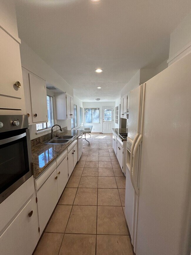 Building Photo - Al Tahoe Home - Single Story with 3 Bed, 2 Bath with 2 Car Garage