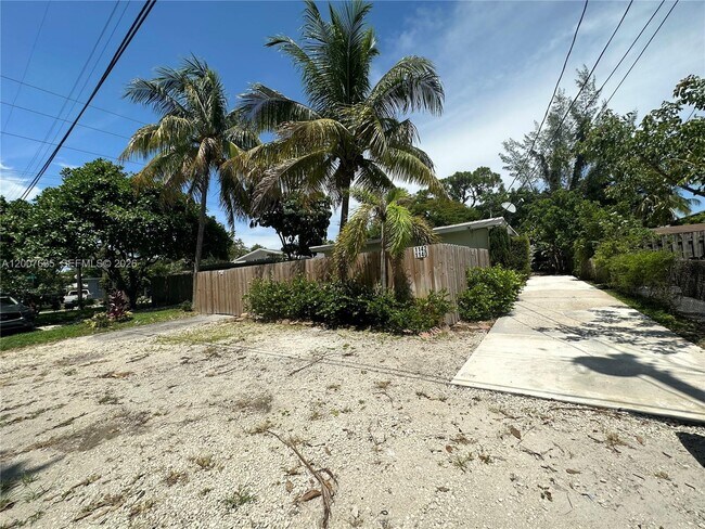 Building Photo - 1140 NE 1st Ave.