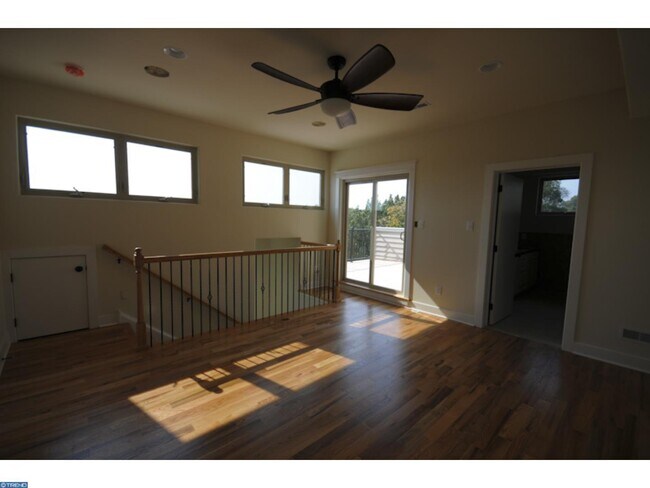 Building Photo - 242 Krams Ave