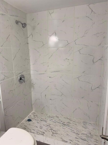 Building Photo - 104 Easthampton E