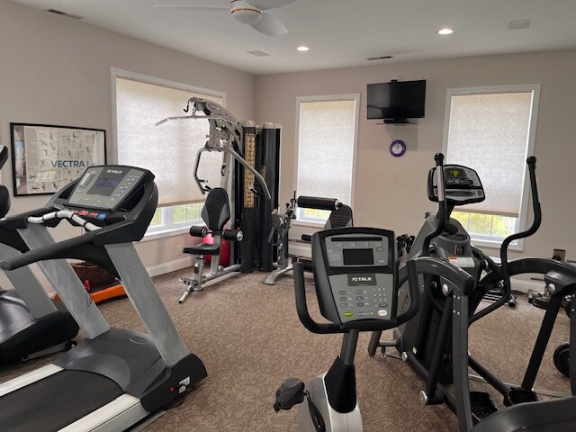 Building Photo - 2002 Larson Dr