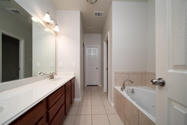 Building Photo - 13111 S Bellaire Estates Dr