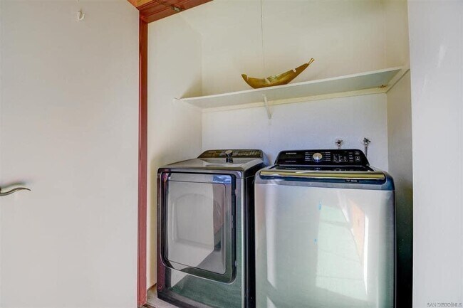 Building Photo - 526 Calle Montecito