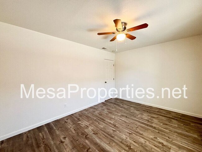 Building Photo - 820 Caliente Dr