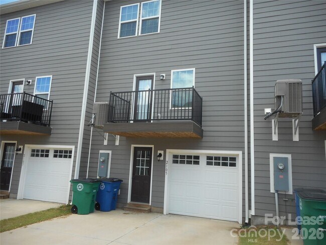 Building Photo - 2105 Autumn Olive Ln