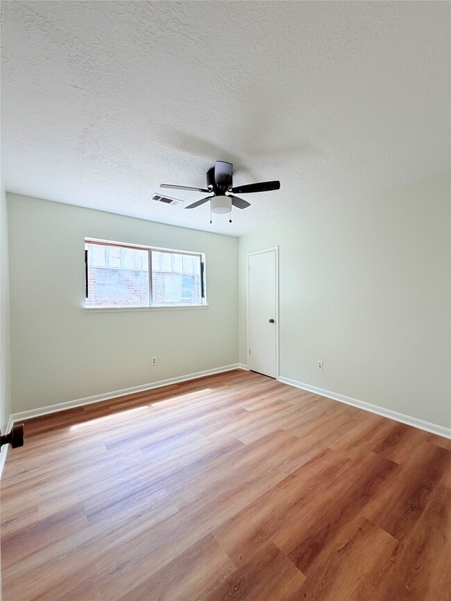 Building Photo - 4410 Longhorn Dr