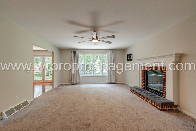 Building Photo - 4 Bed 3 Bath Home in Lambertville
