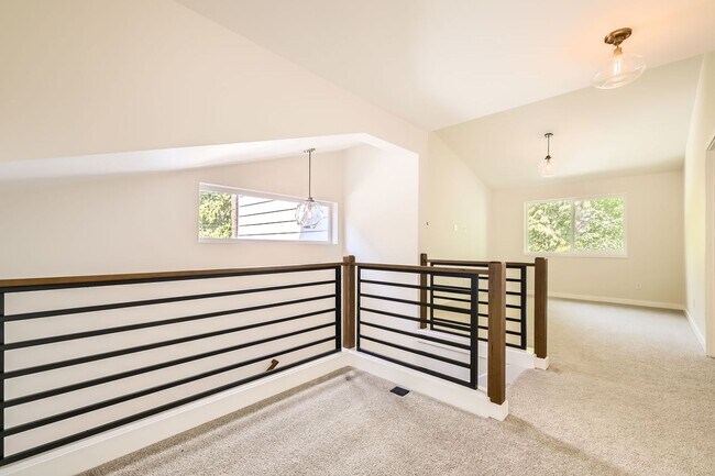 Building Photo - Newly Remodeled 3Bed/3Bath Home in the Hea...