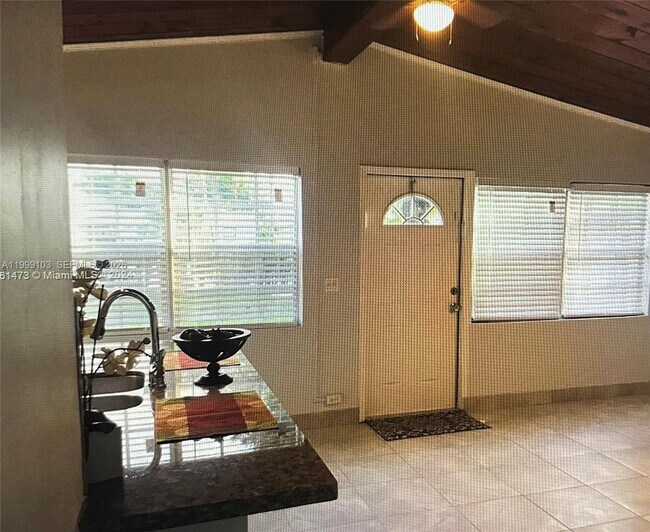 Building Photo - 320 Ipswich St