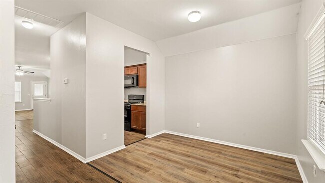 Building Photo - 621 Christian Ln