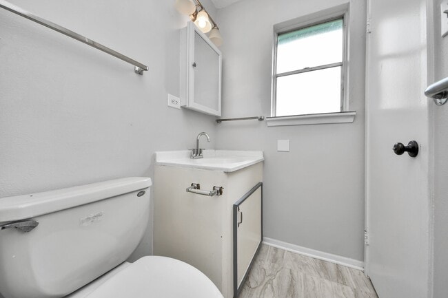 Building Photo - 4830 Ridgestone St