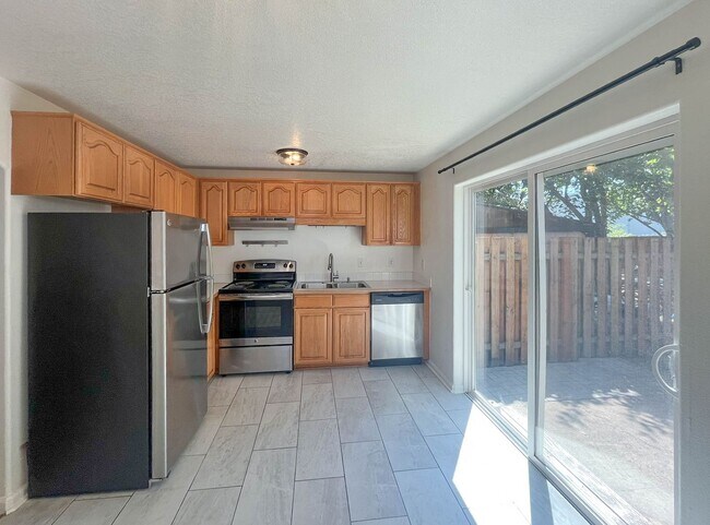 Building Photo - Charming SE Portland Home in a Central, Accessible Location