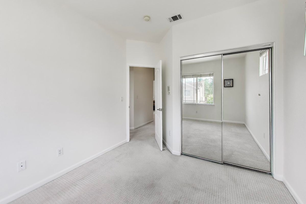 Building Photo - 7 Cymbidium Cir