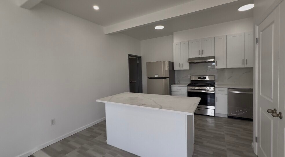 Building Photo - 17 Kearny Ave