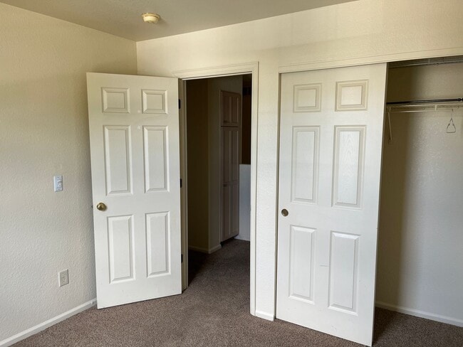 Building Photo - 3 bed 2.5 bath house beside Bear Creek Par...