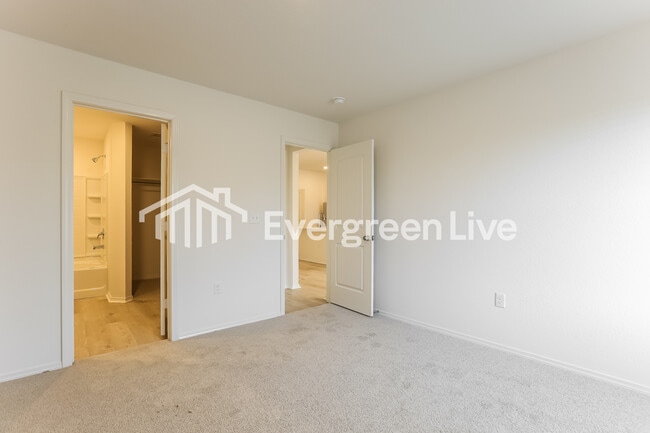 Building Photo - 24 Sourdough Crk Ln