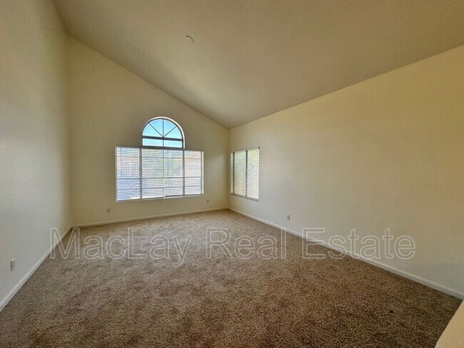 Building Photo - 1667 S Sycamore Pl