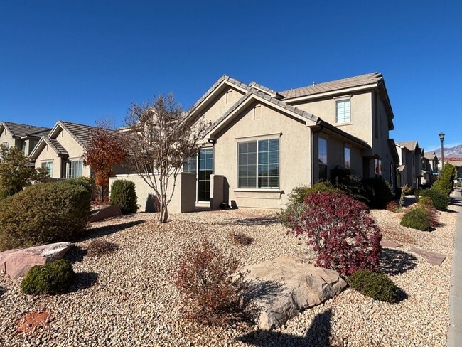 Building Photo - Beautiful 3 Bedroom Home - Casitas at Sienna Hills