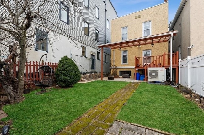 Building Photo - 114 Carlton Ave