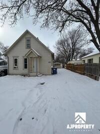 Building Photo - 421 S Prairie Ave