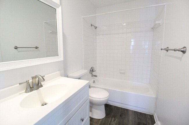 Building Photo - Fully Remodeled 2 Bedroom 1.5 Bath Duplex In Olathe