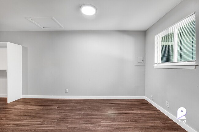 Building Photo - 803-809 Tirado St