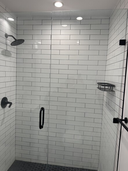 Building Photo - 465 S Le Doux Rd