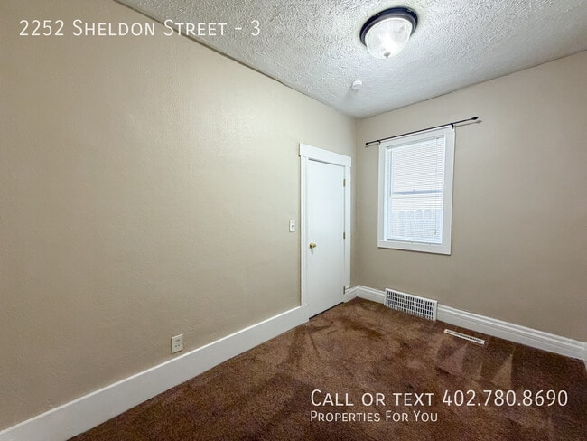 Building Photo - 2252 Sheldon St