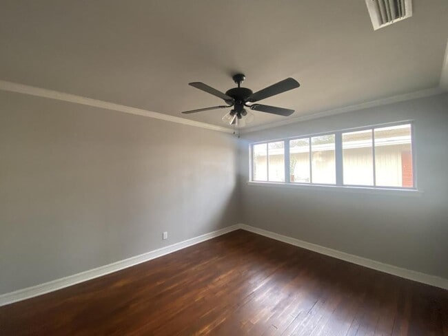 Building Photo - 2506 Waverly Dr
