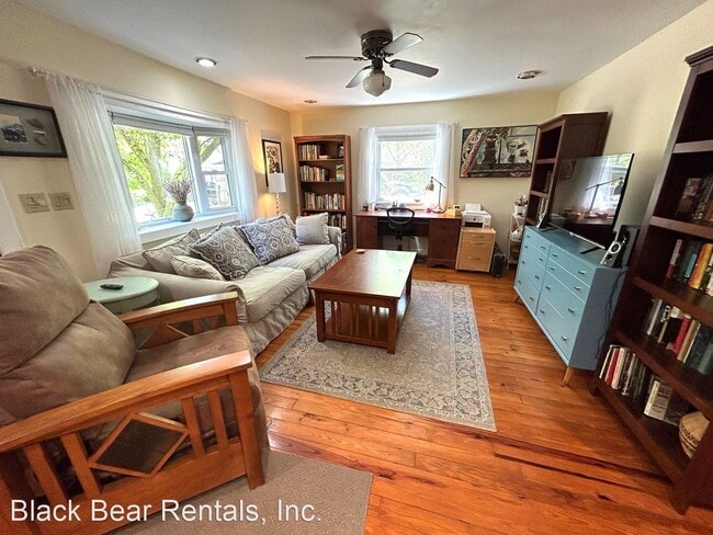 Building Photo - 2 br, 1 bath House - 113 North Lane